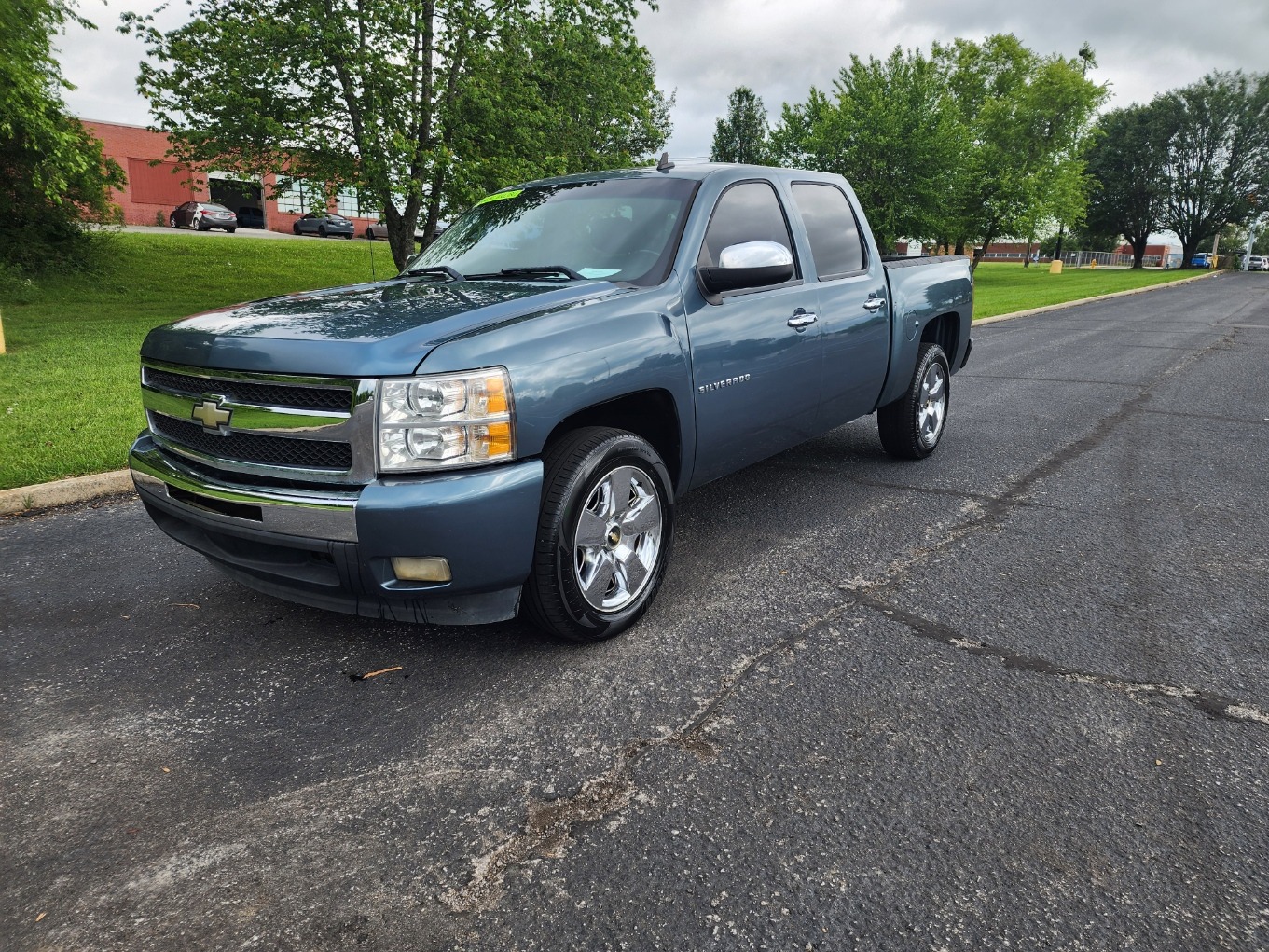 photo of 2011 Chevrolet Silverado 1500 LT Crew Cab 2WD